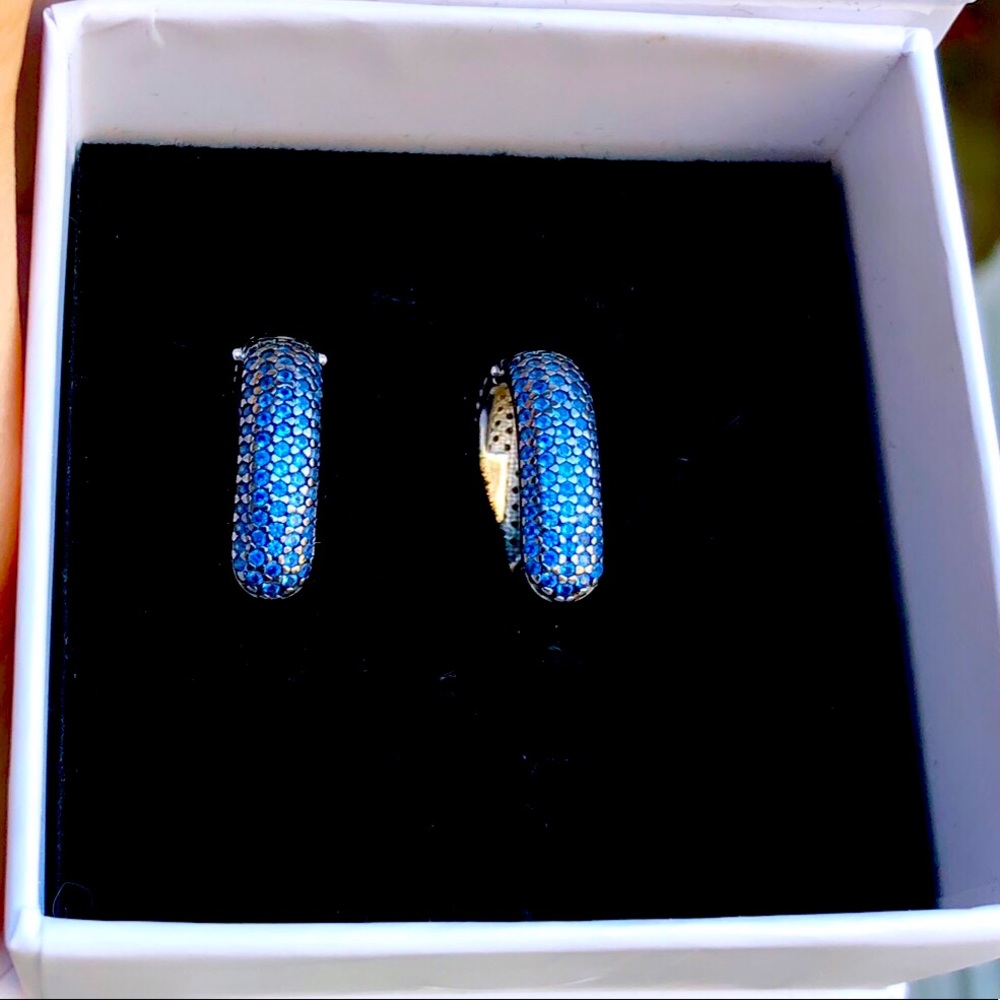 Reversible rhodium plated sterling silver